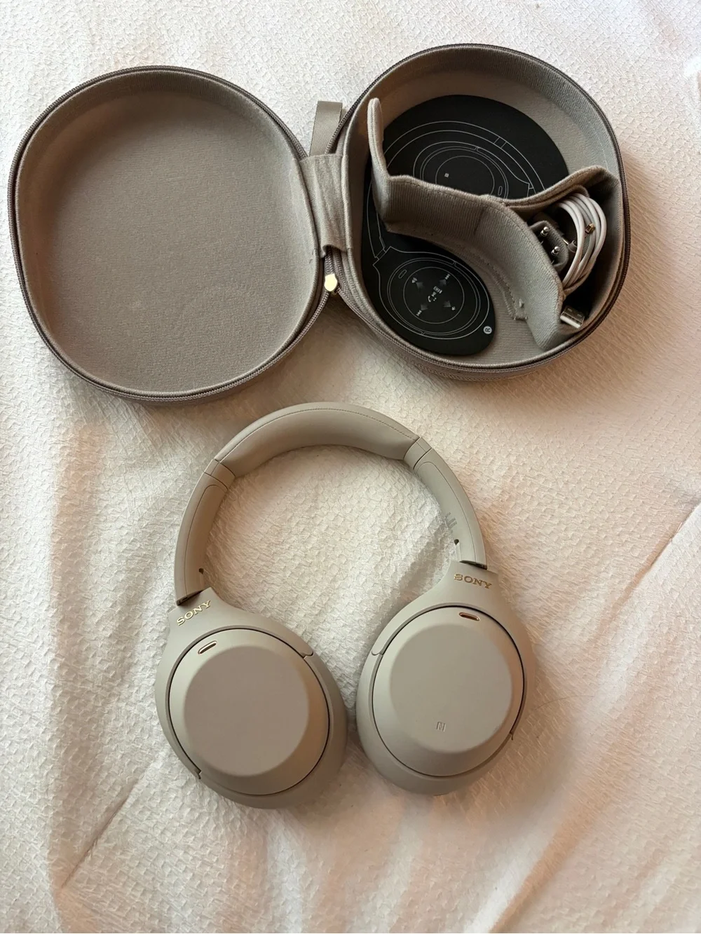 Sony WH-1000XM4 Noise cancelling Headphone Bluetooth with microphone - Silver